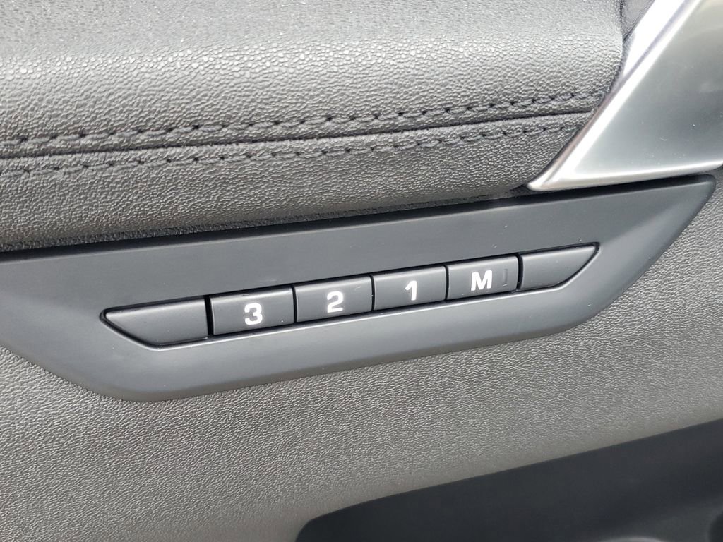 Used 2025 Land Rover Discovery Sport S image 12