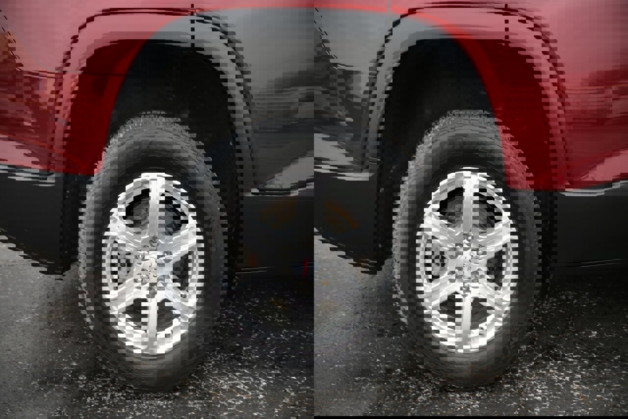 Used 2018 GMC Acadia SLE w/ LPO, Floor Liner Package image 21