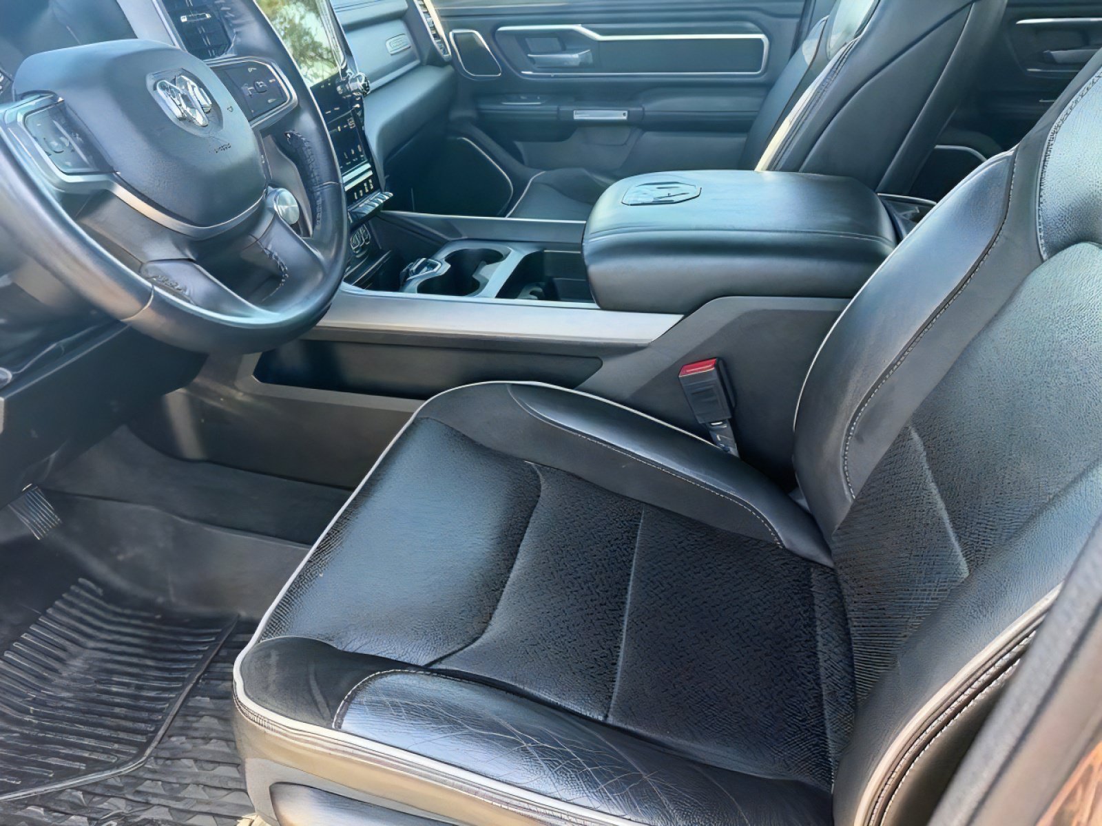 Used 2023 RAM 1500 Laramie AWD/4WD image 19