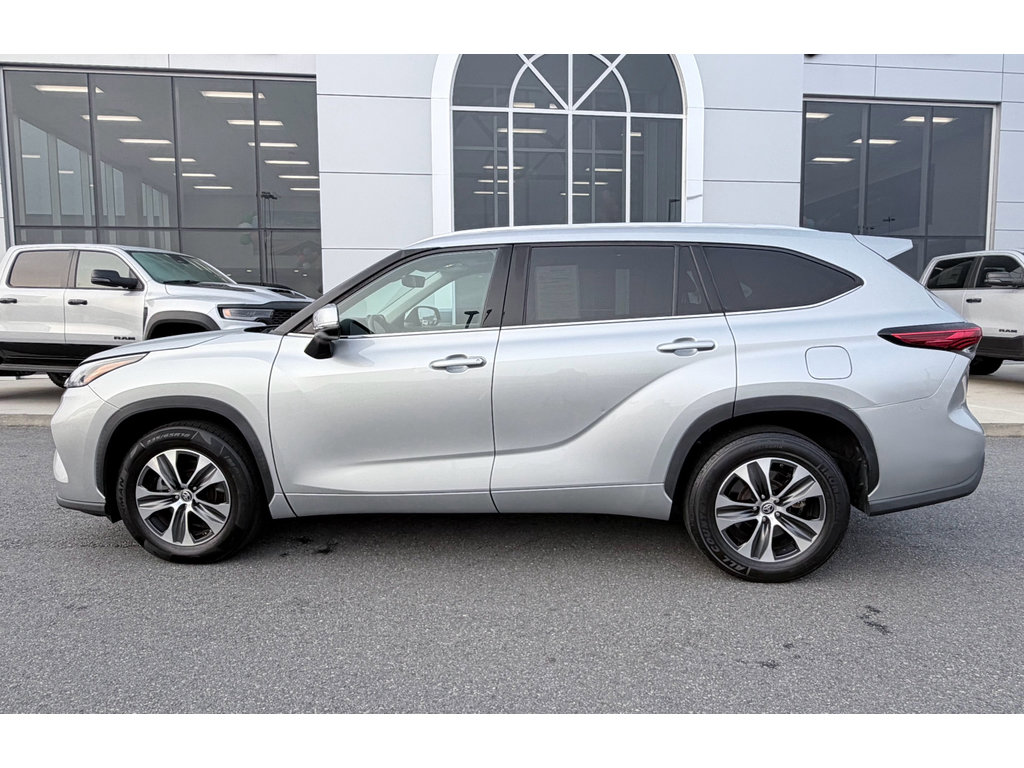 Used 2021 Toyota Highlander XLE image 5