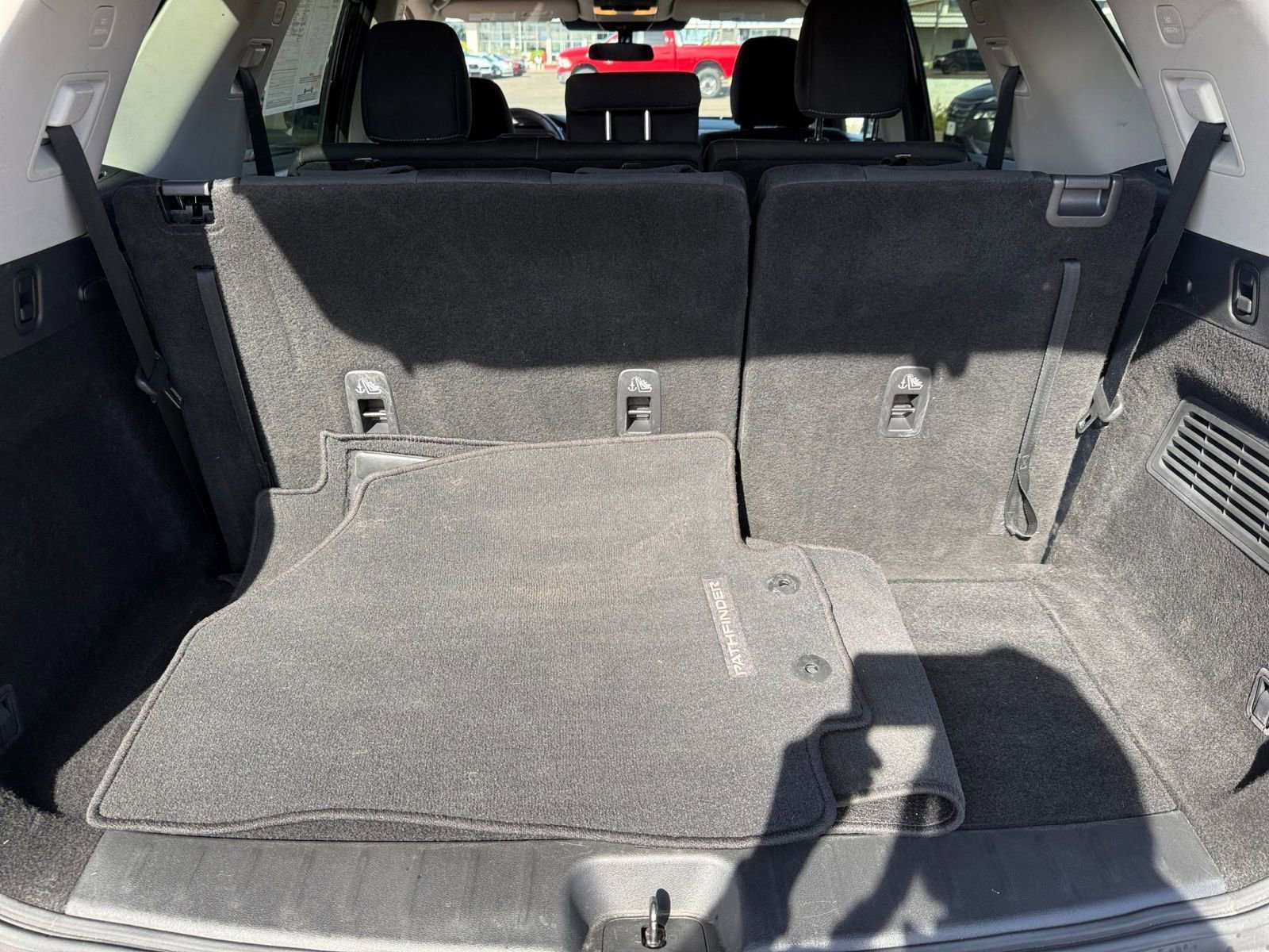 Used 2025 Nissan Pathfinder SV image 33