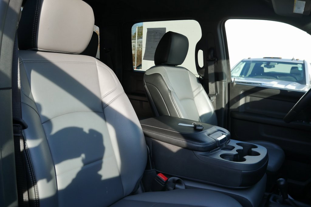 Used 2024 RAM 5500 Tradesman w/ Chrome Appearance Group image 22