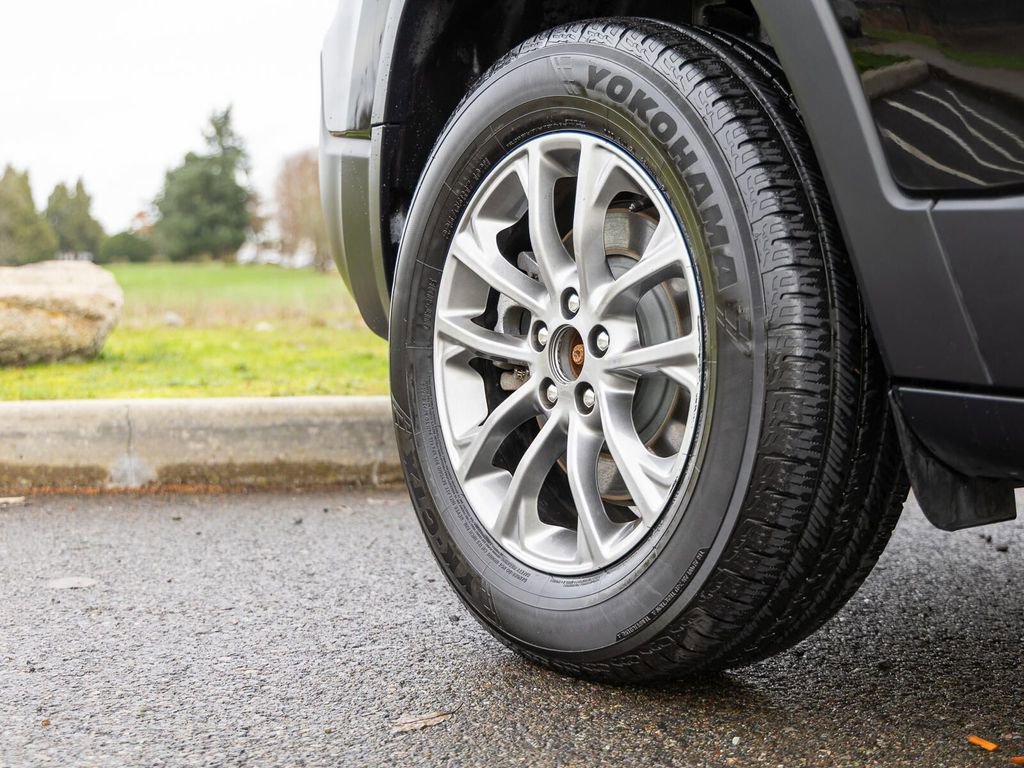 Used 2019 Jeep Cherokee Latitude Plus image 18