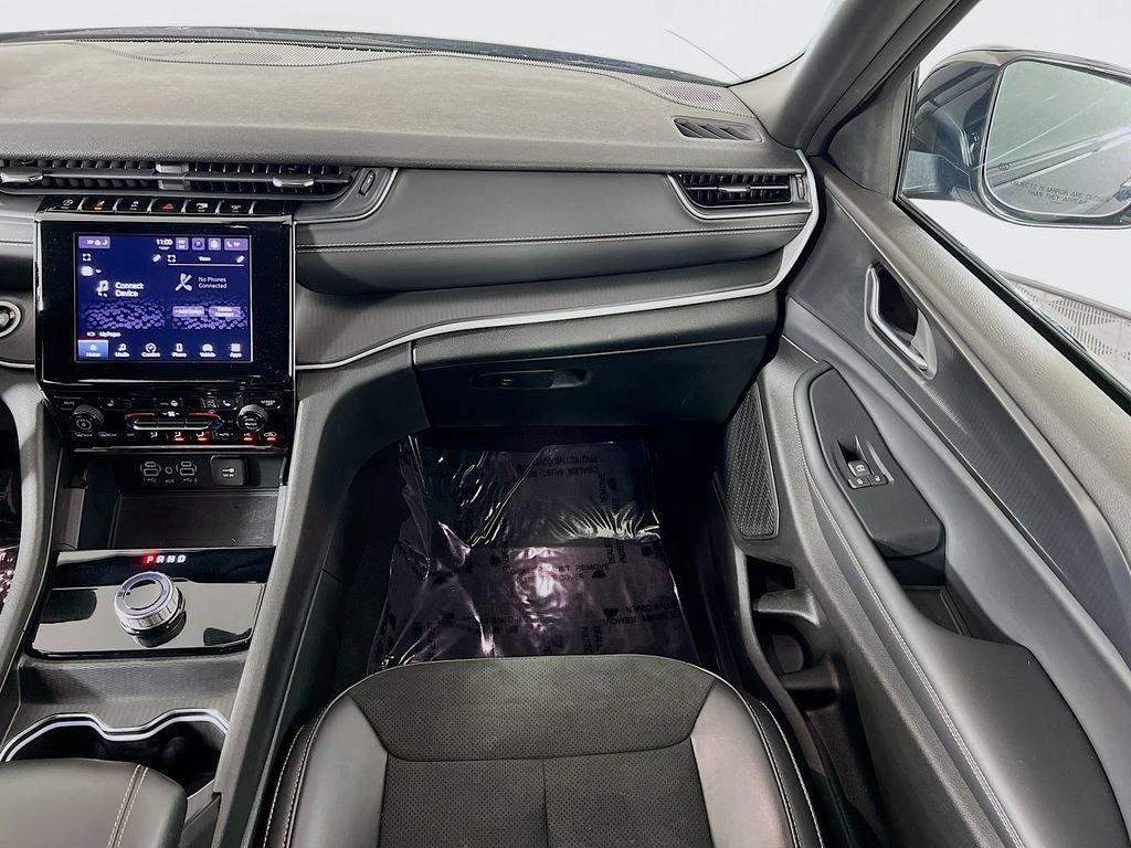 Used 2025 Jeep Grand Cherokee Altitude AWD/4WD image 22