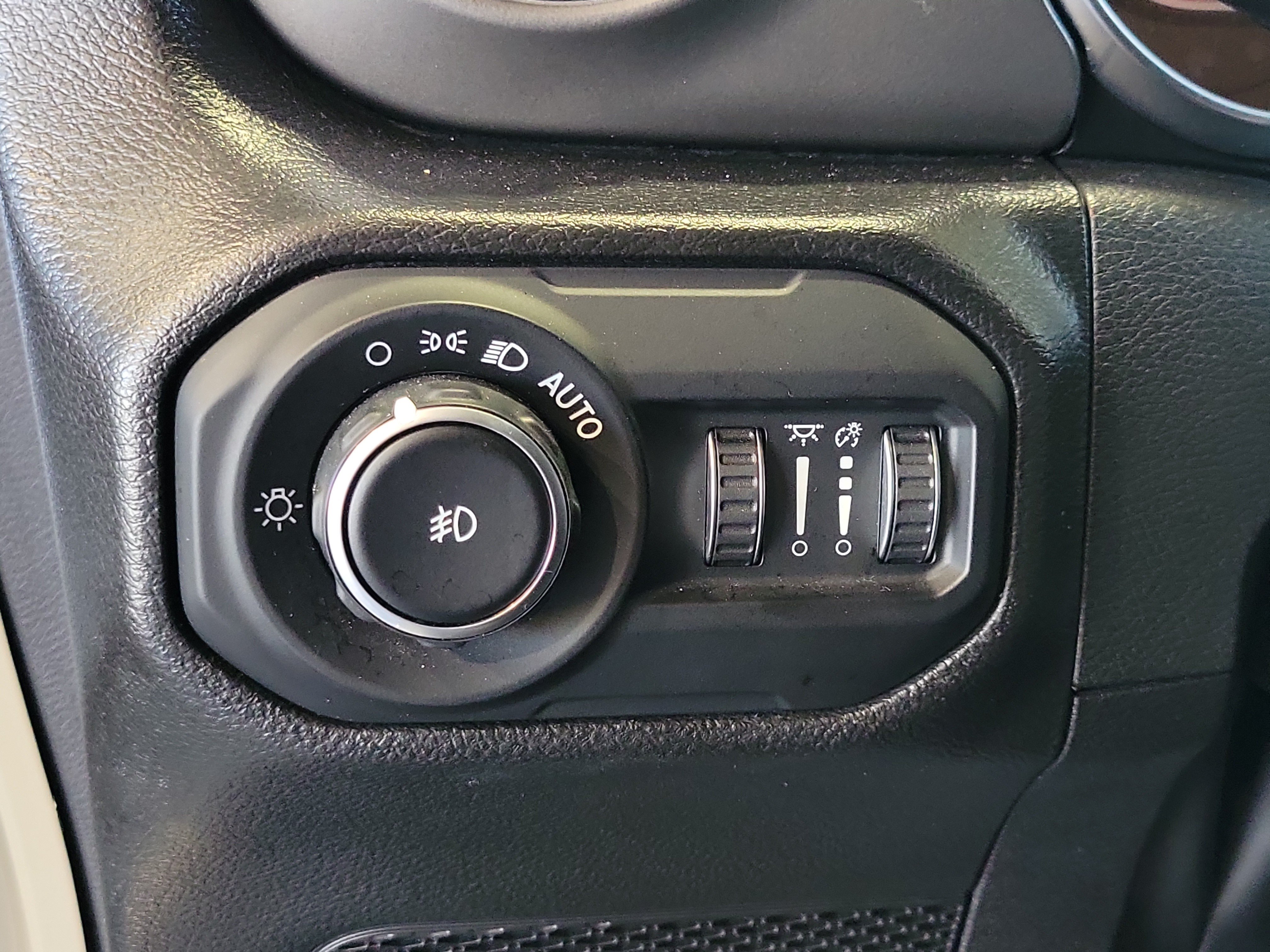 Certified 2022 Jeep Wrangler Sport AWD/4WD image 19