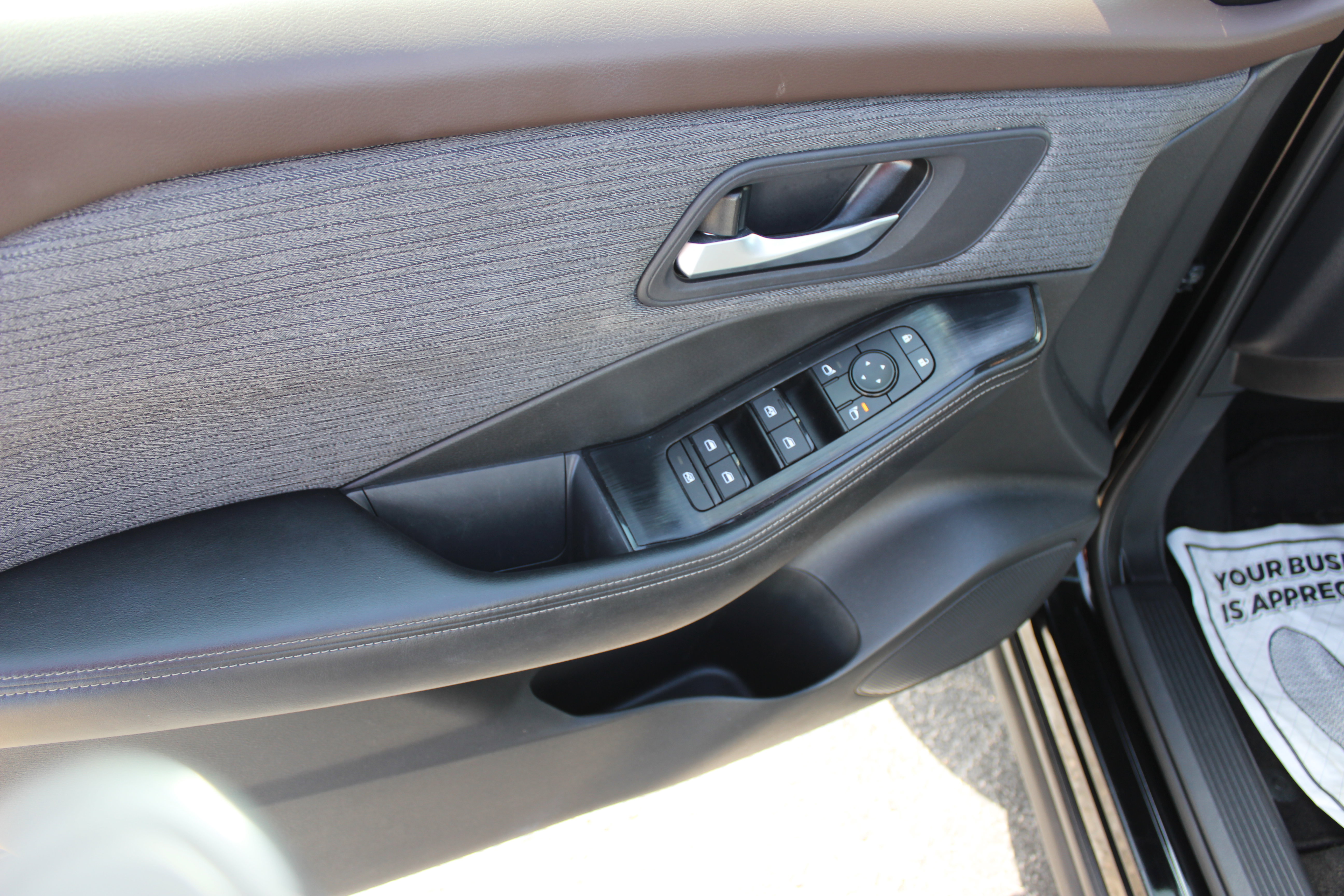 Used 2023 Nissan Rogue SV image 19