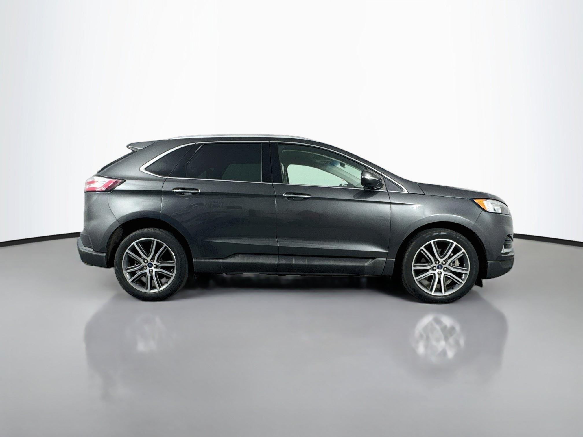Used 2019 Ford Edge Titanium w/ Cold Weather Package AWD/4WD image 8