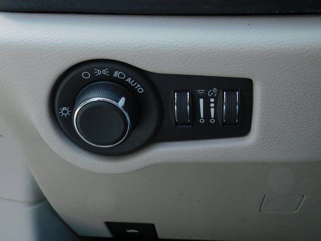 Certified 2020 Chrysler Voyager Lxi FWD image 18
