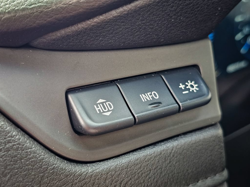 Used 2020 Cadillac Escalade Luxury w/ Escalade Sport Edition RWD image 15