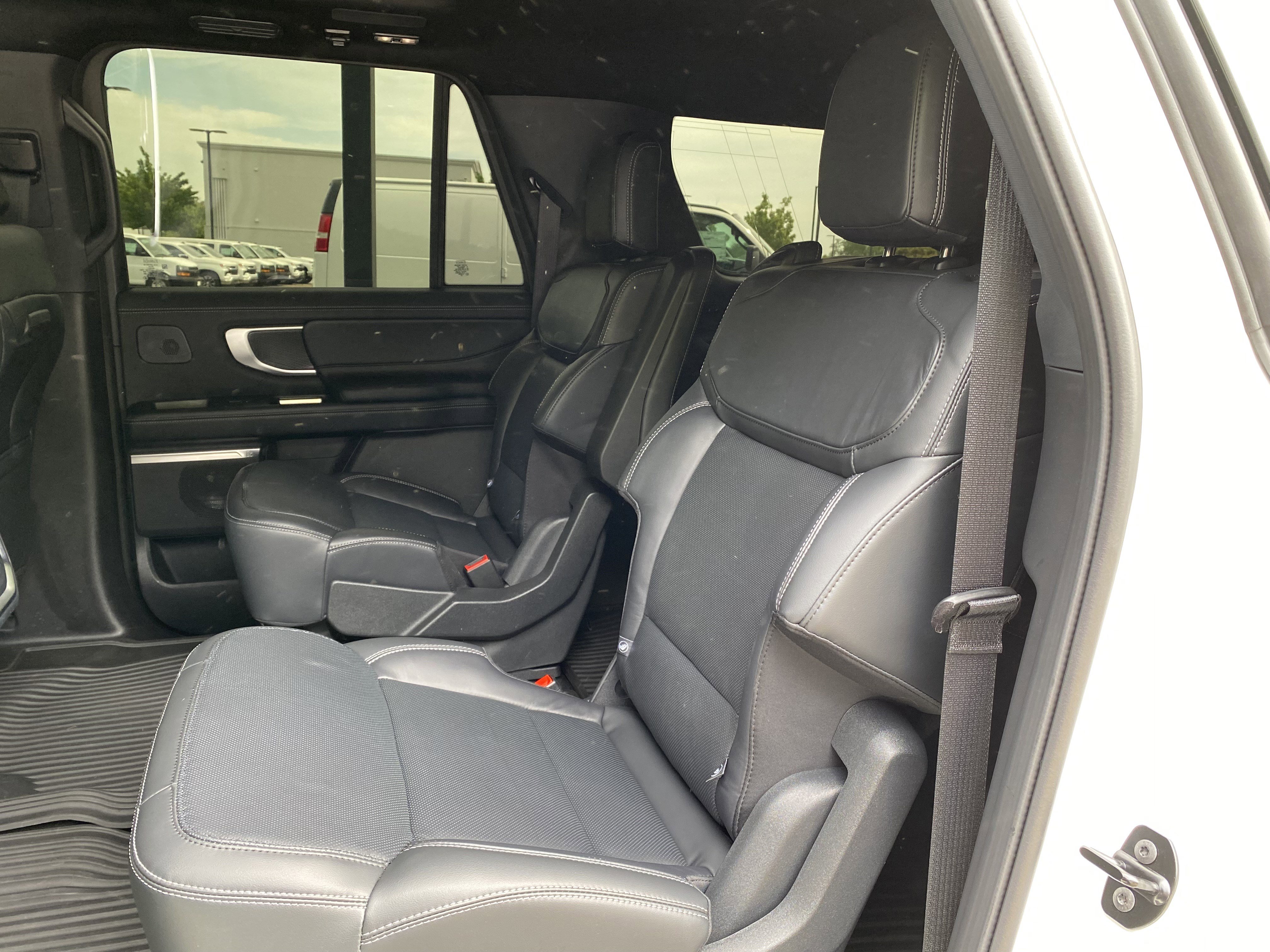 Used 2025 Ford Expedition Max Platinum w/ Stealth Performance Package AWD/4WD image 37