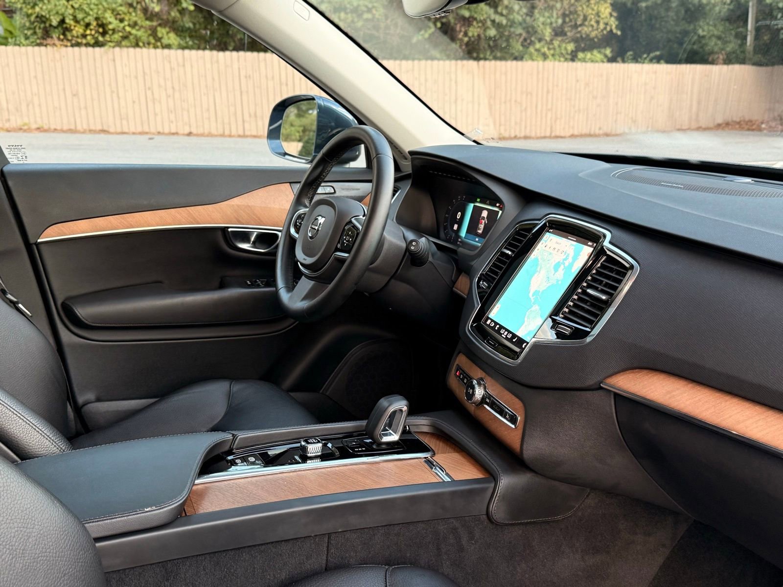 Used 2023 Volvo XC90 T8 Plus image 33