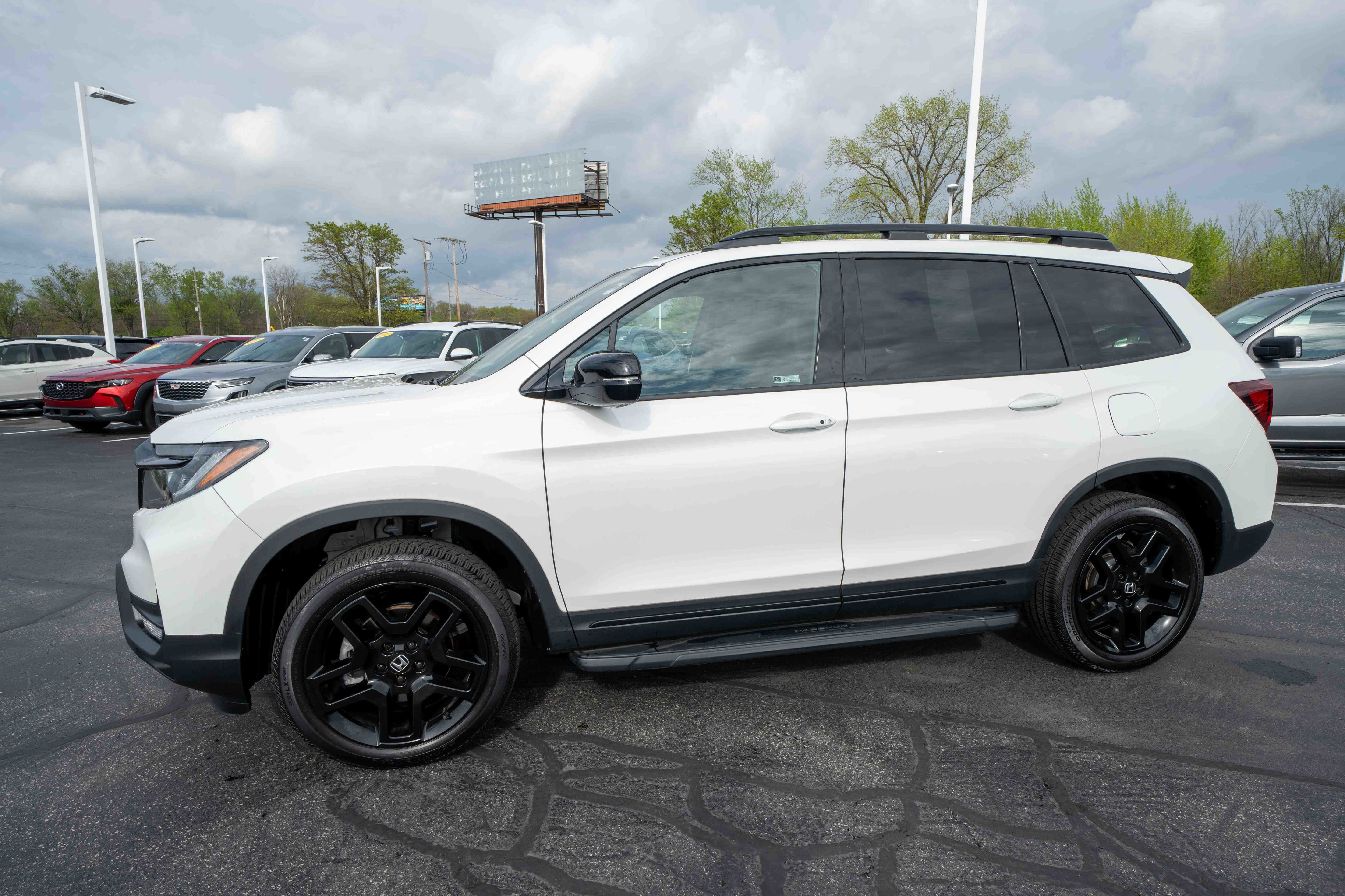 Used 2024 Honda Passport Black Edition image 3
