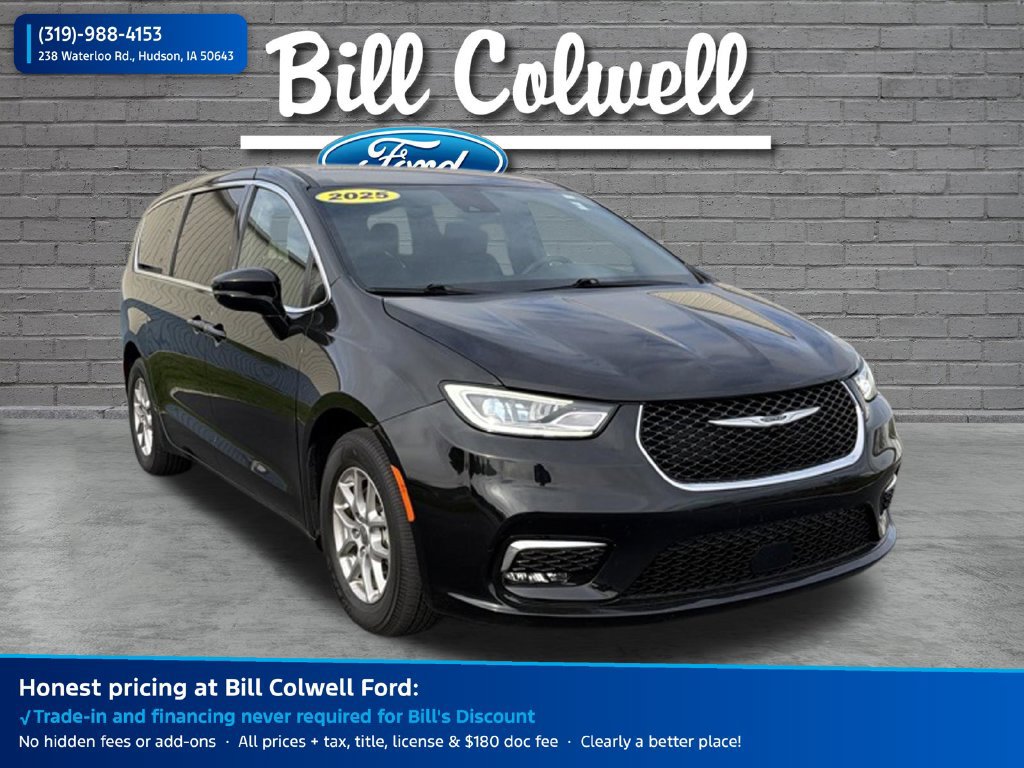 Used 2025 Chrysler Pacifica Select