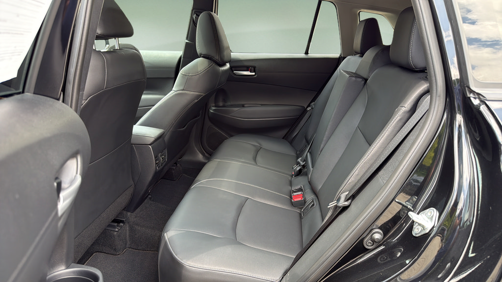 Used 2023 Toyota Corolla Cross XLE w/ Convenience Package FWD image 15