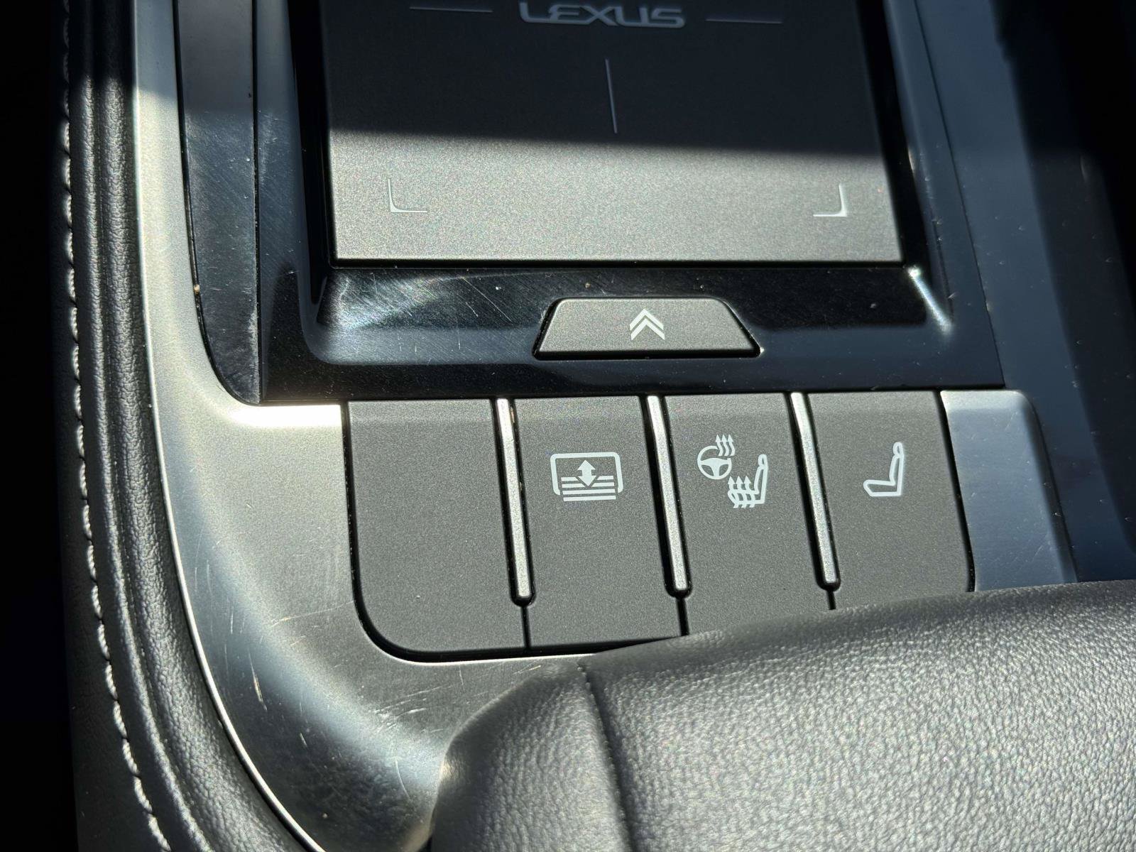 Used 2022 Lexus LS 500 F Sport w/ Accessory Package (Z1) AWD/4WD image 23