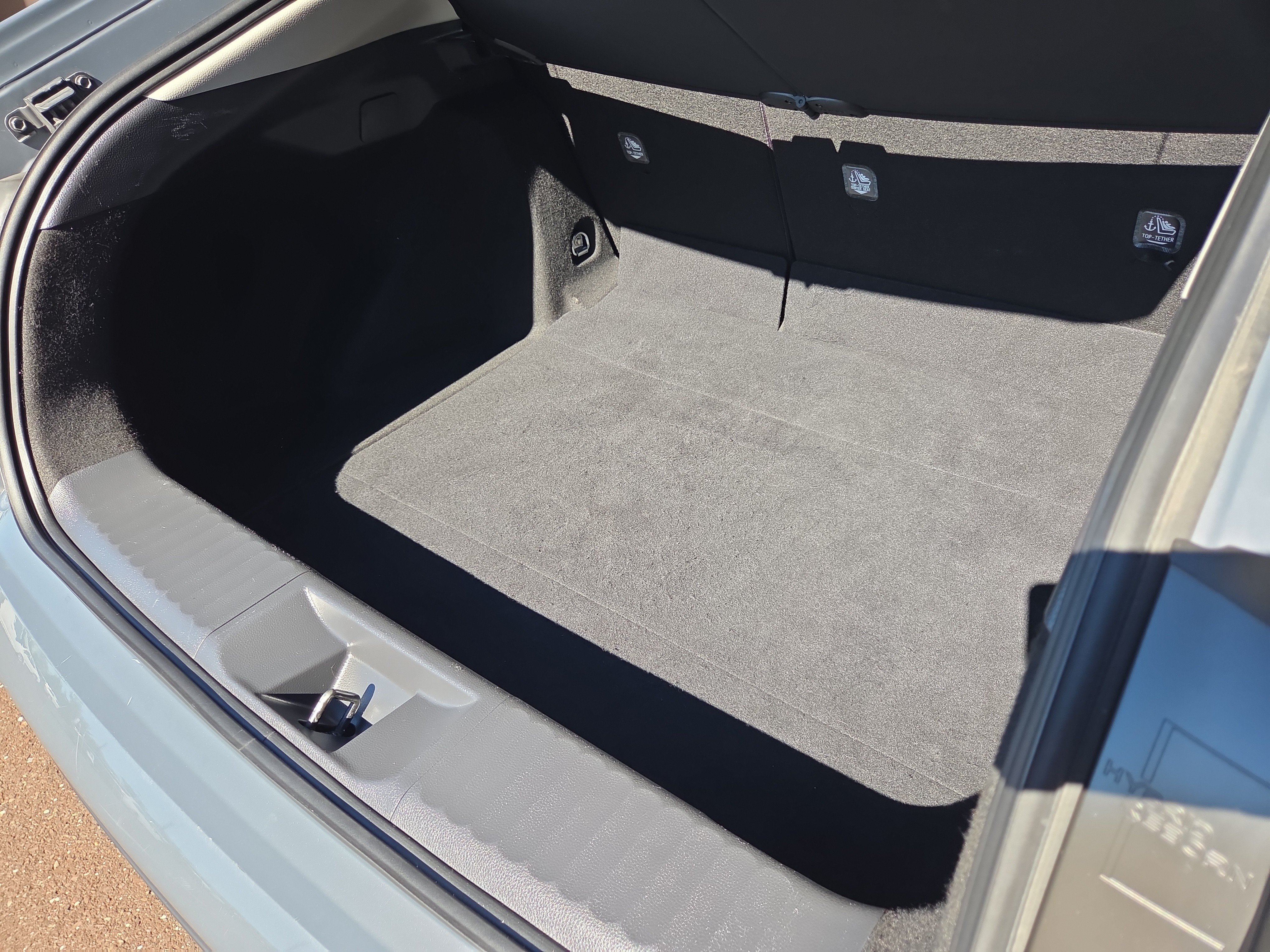 Certified 2025 Toyota Prius LE FWD image 30