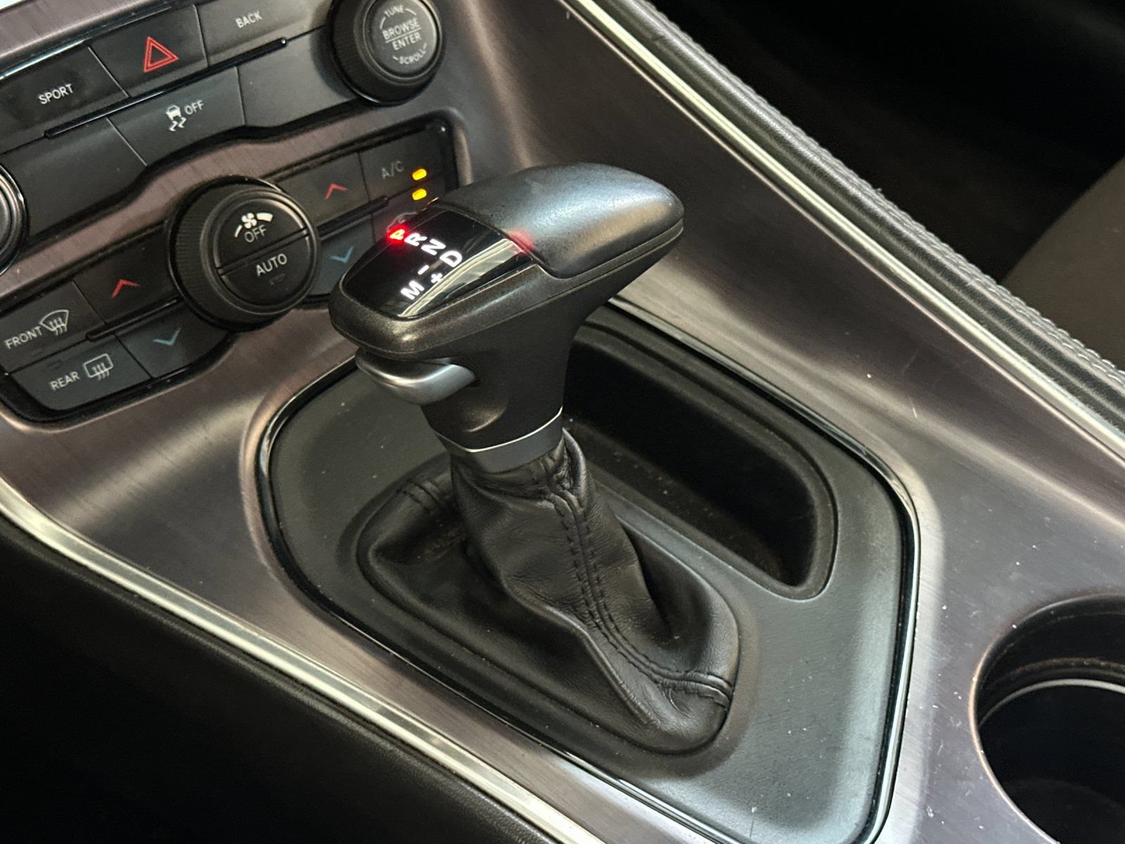Used 2015 Dodge Challenger SXT RWD image 17