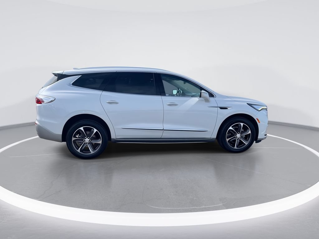 Used 2023 Buick Enclave Essence w/ LPO, Touring Package AWD/4WD image 9
