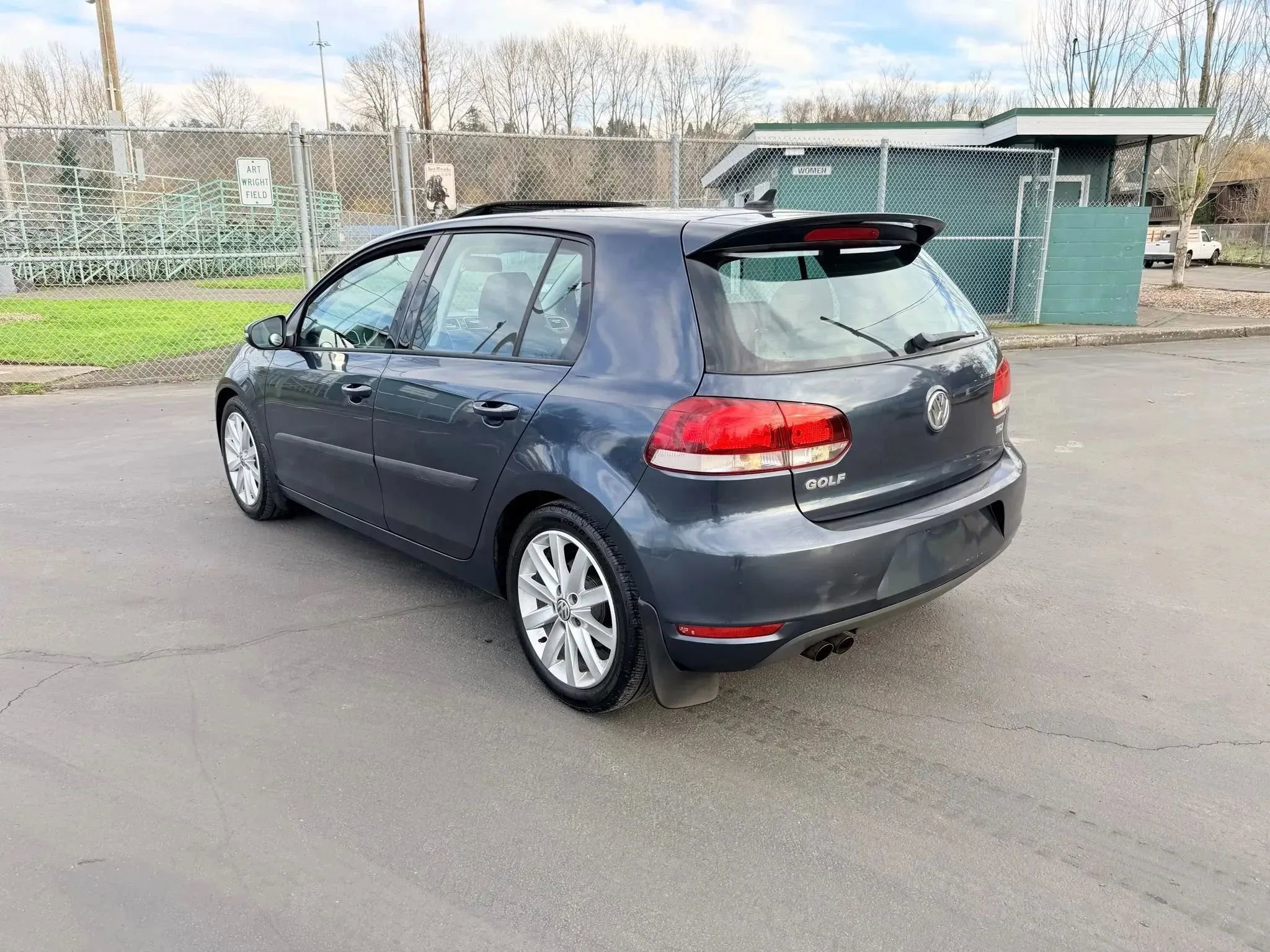 Used 2011 Volkswagen Golf TDI image 3