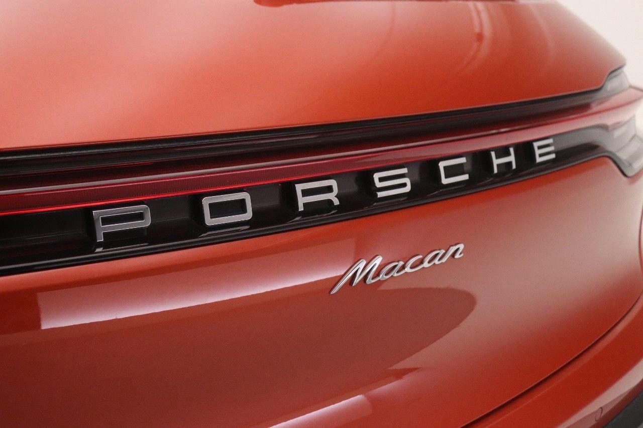 Used 2023 Porsche Macan Turbo image 22