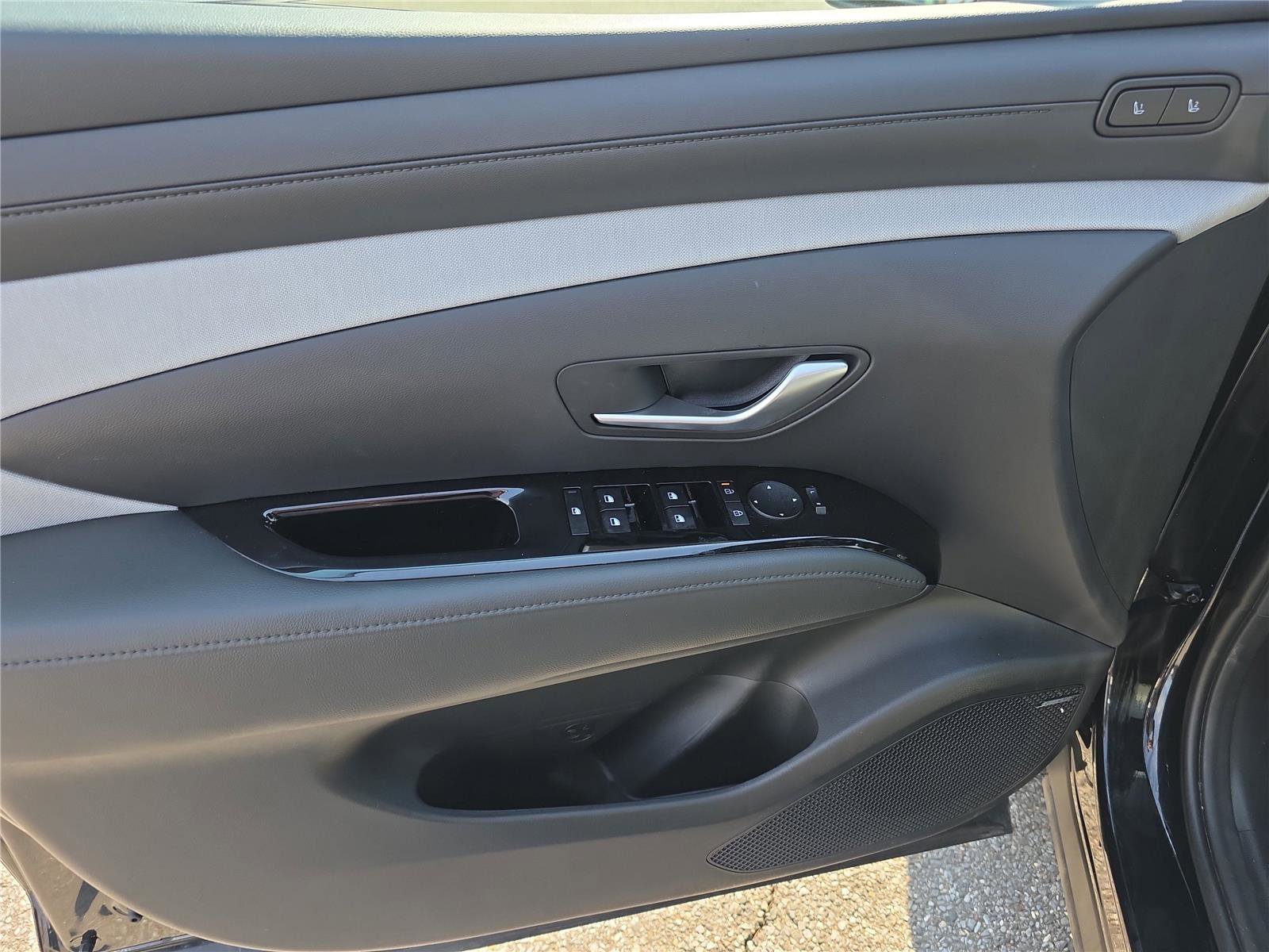 Certified 2025 Hyundai Santa Cruz Limited image 17