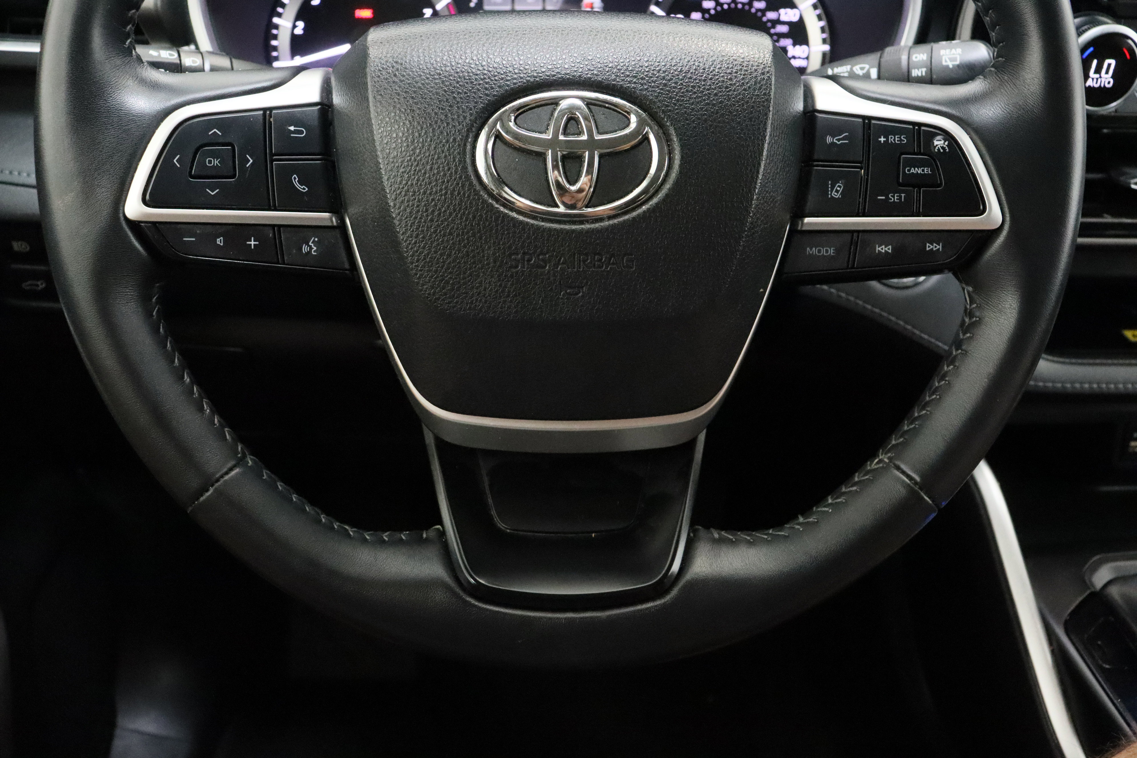 Used 2023 Toyota Highlander XLE image 25