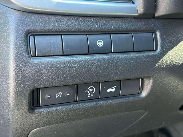 Used 2025 Nissan Rogue SV AWD/4WD image 20