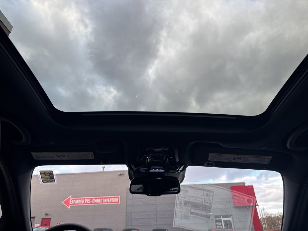 New 2025 Alfa Romeo Giulia AWD w/ Driving Assist Package image 16