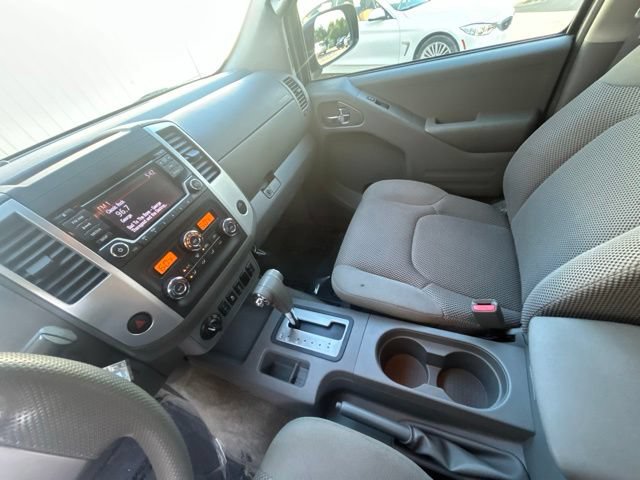 Used 2015 Nissan Frontier SV w/ SV Value Truck Package AWD/4WD image 26