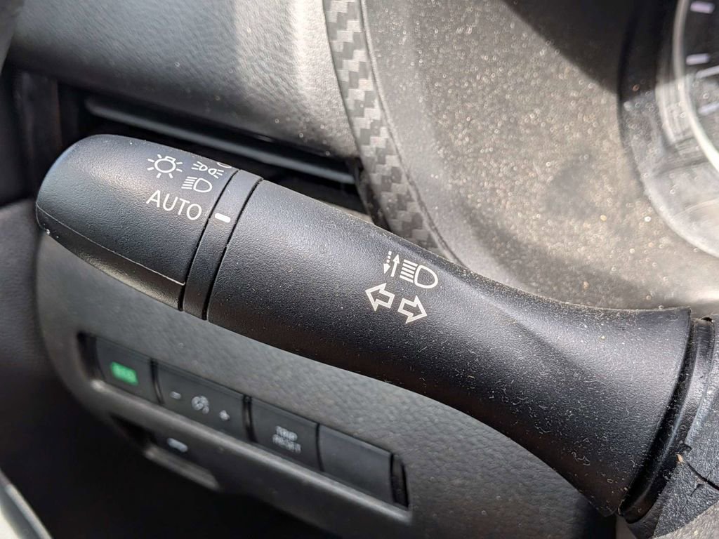 Used 2025 Nissan Sentra SV image 25