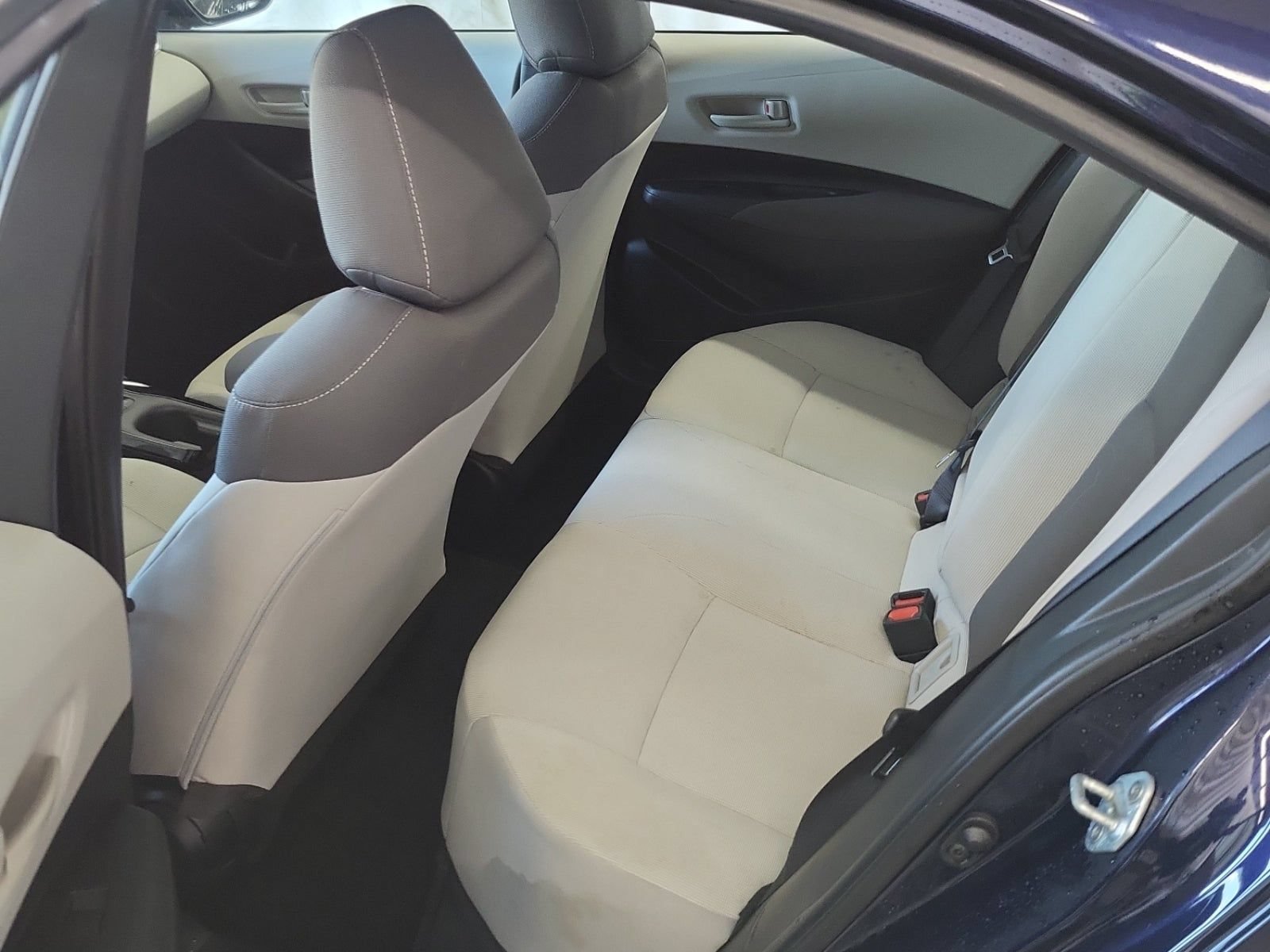 Used 2022 Toyota Corolla LE FWD image 4