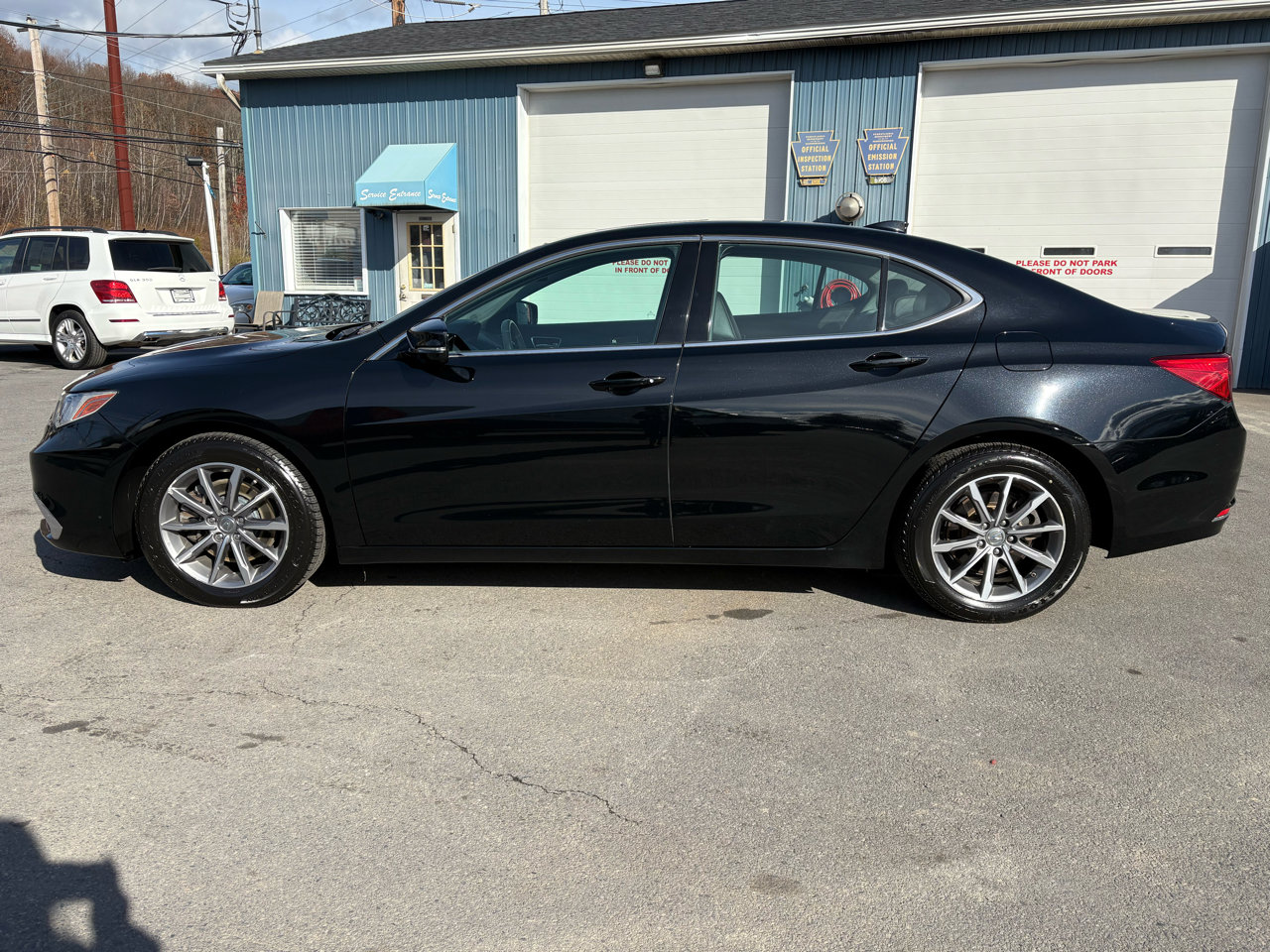 Used 2020 Acura TLX image 2
