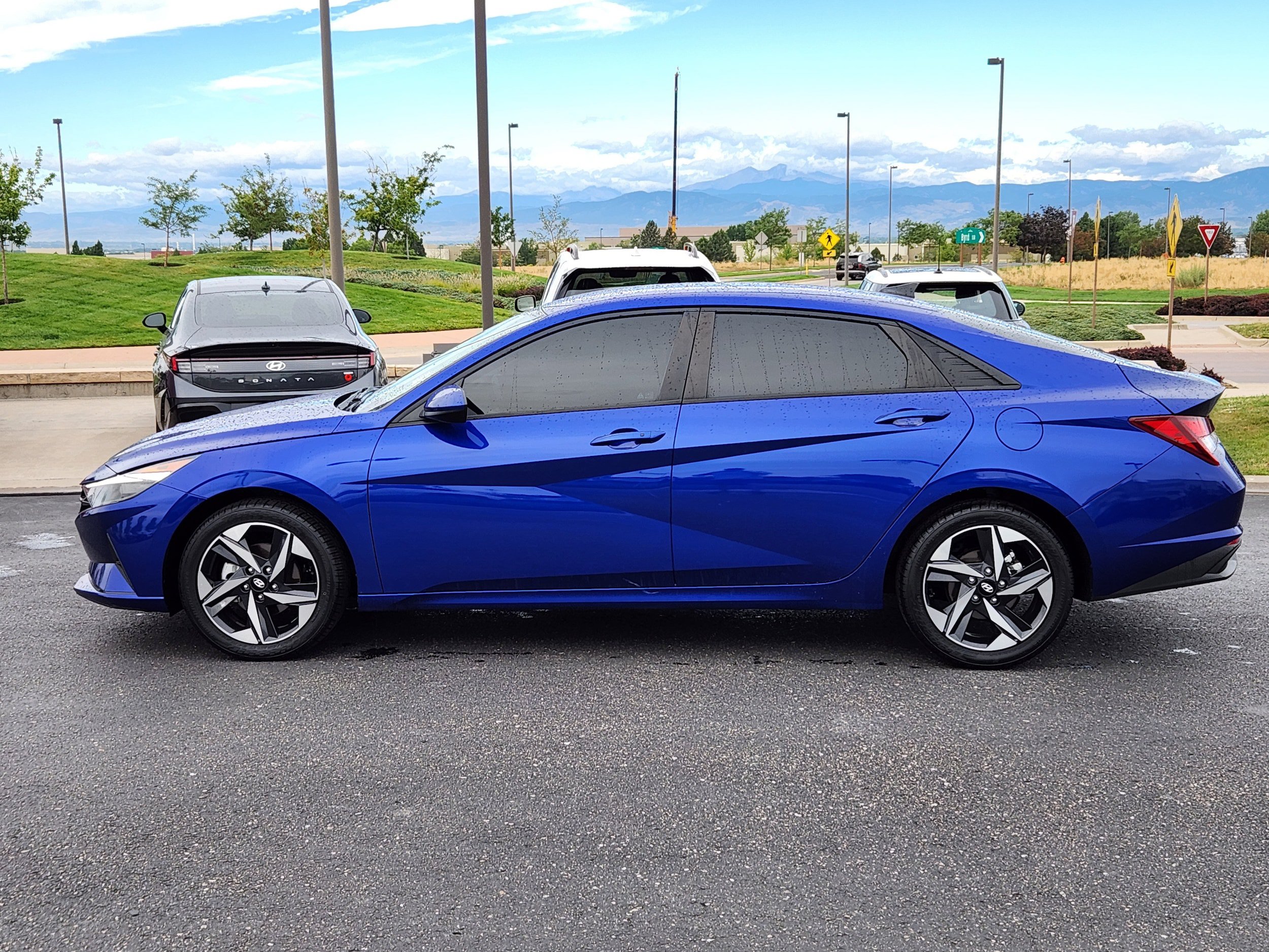 Used 2023 Hyundai Elantra SEL w/ Convenience Package FWD image 2
