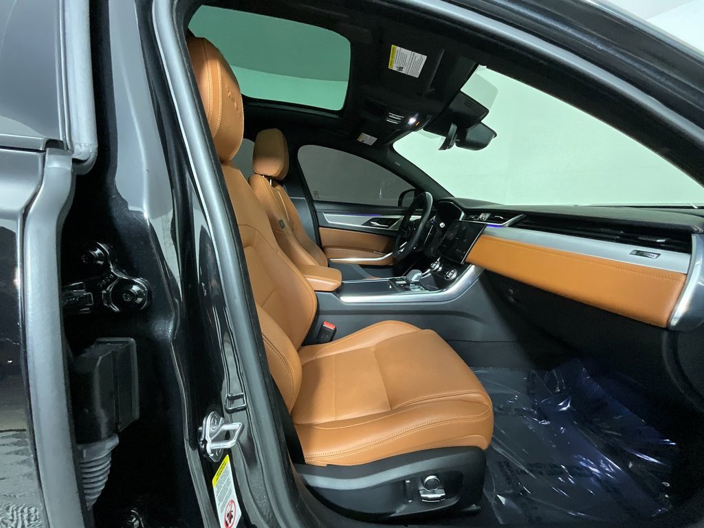 Used 2022 Jaguar XF R-Dynamic SE image 21