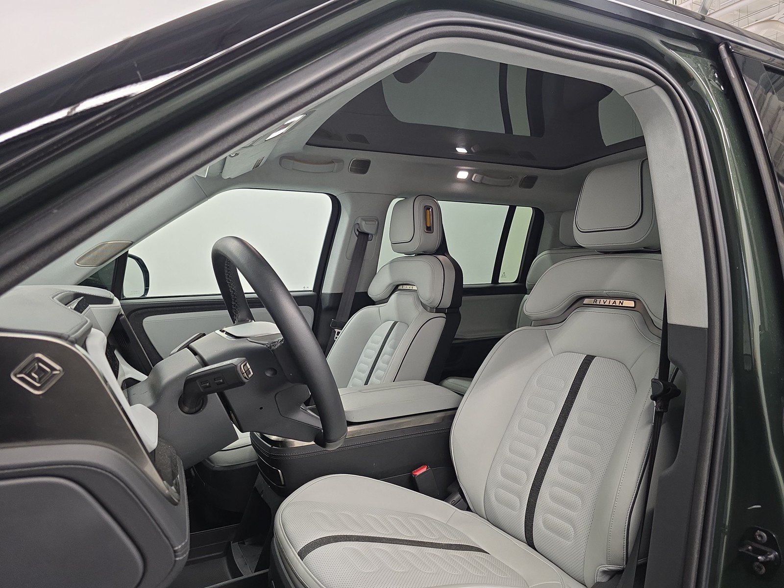 Used 2024 Rivian R1S Adventure AWD/4WD image 20