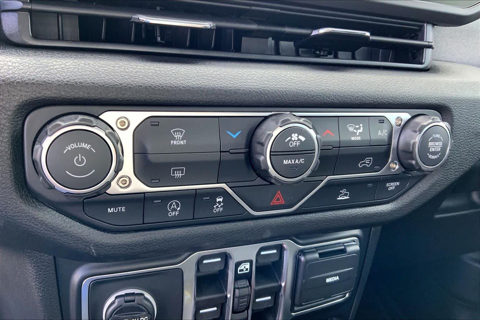 New 2026 Jeep Gladiator Sport AWD/4WD image 15