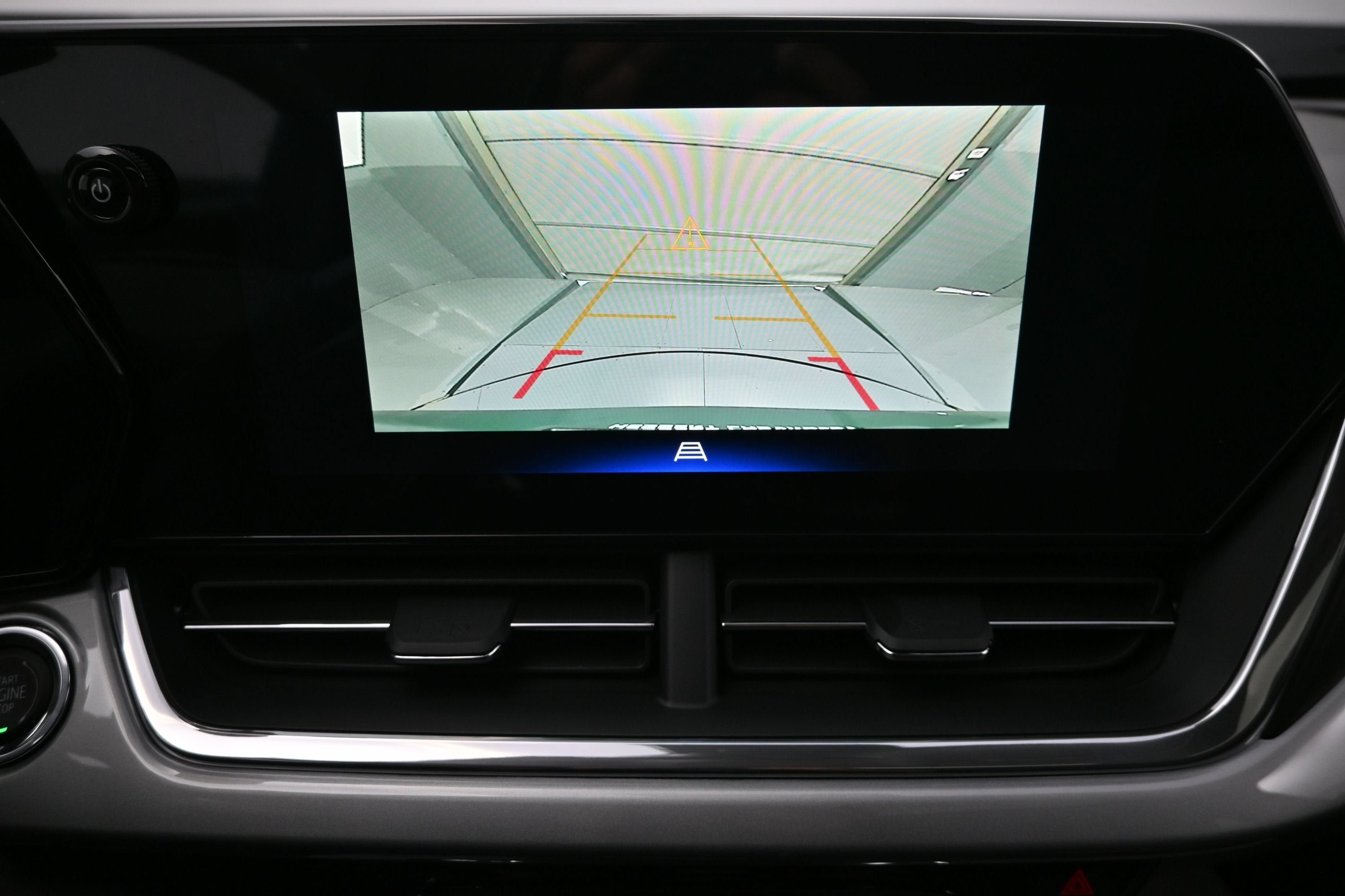 New 2026 Chevrolet Trax LT w/ Sunroof Package FWD image 18