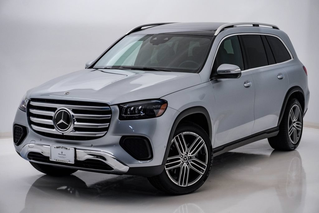 Used 2025 Mercedes-Benz GLS 450 4MATIC image 3
