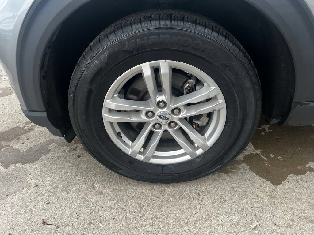 Used 2023 Ford Explorer XLT AWD/4WD image 14
