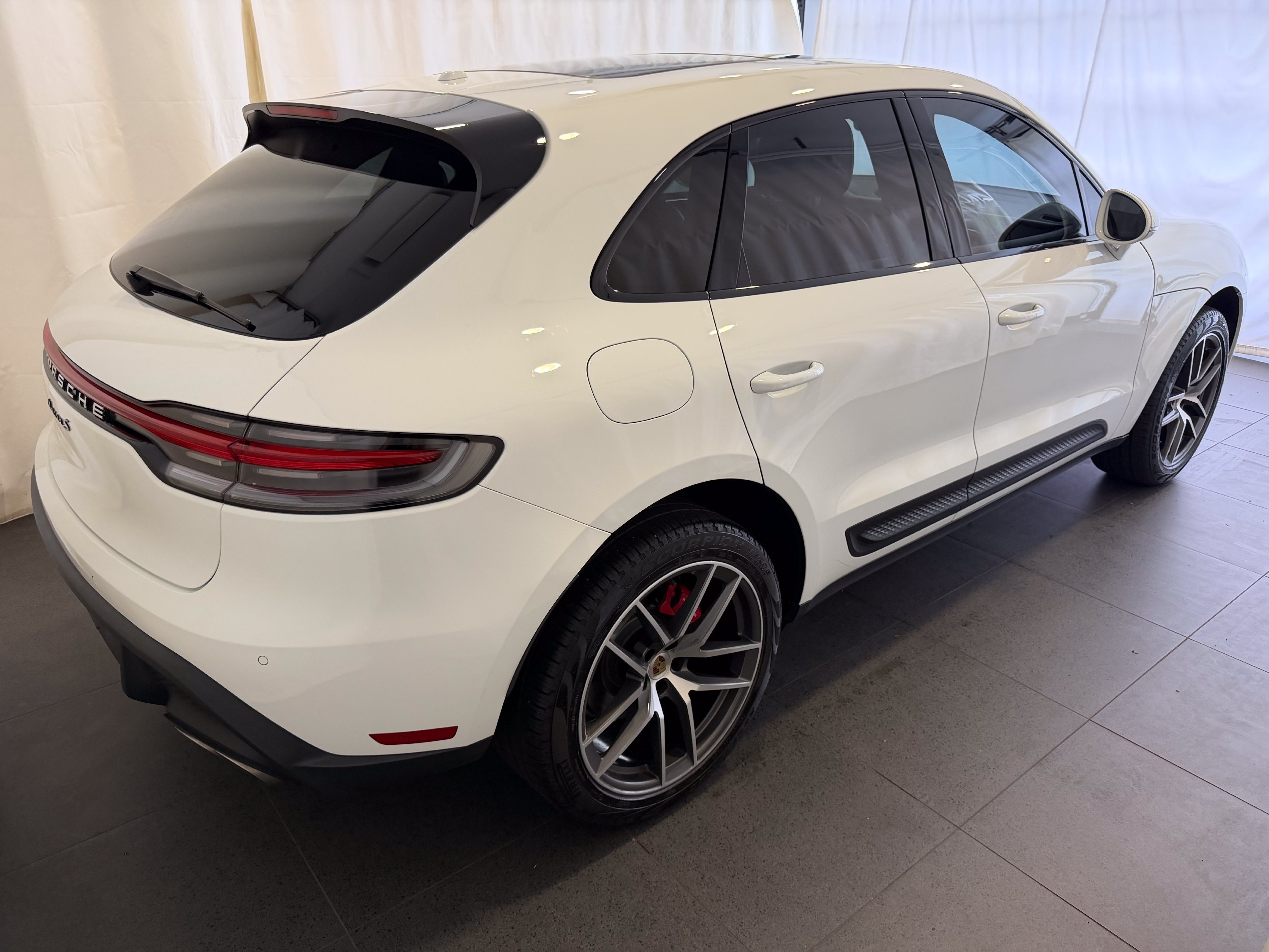 Certified 2022 Porsche Macan S AWD/4WD image 9
