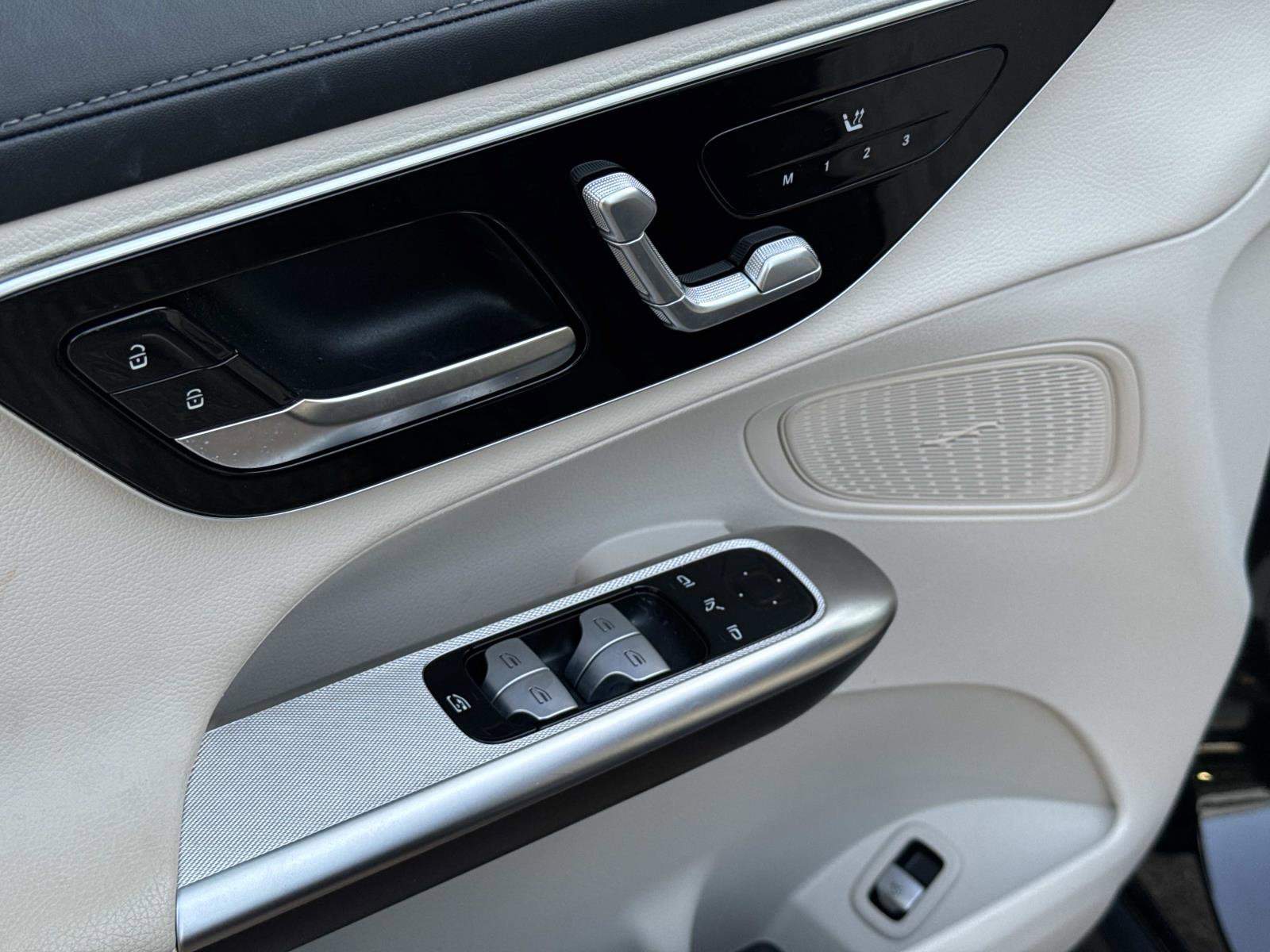 Used 2024 Mercedes-Benz GLC 300 4MATIC image 19