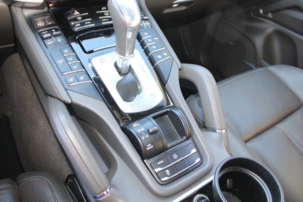 Used 2016 Porsche Cayenne Base AWD 4dr SUV image 19