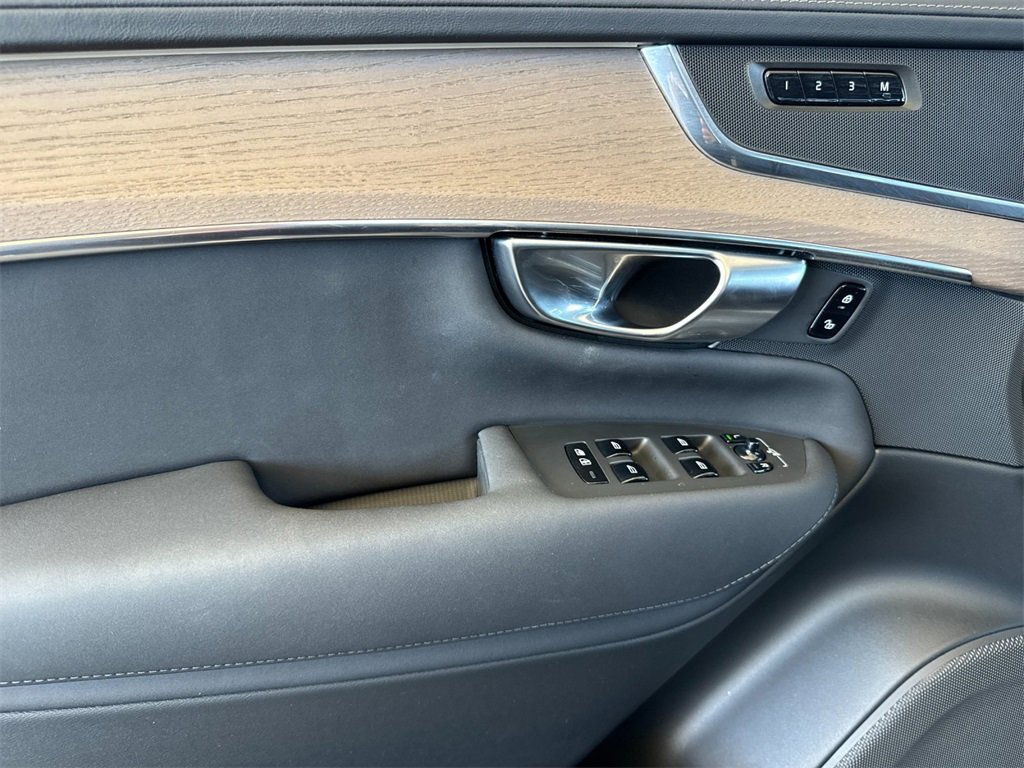 Certified 2025 Volvo XC90 B6 Plus image 10