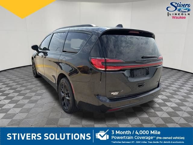 Used 2023 Chrysler Pacifica Touring-L w/ S Appearance Package AWD/4WD image 9