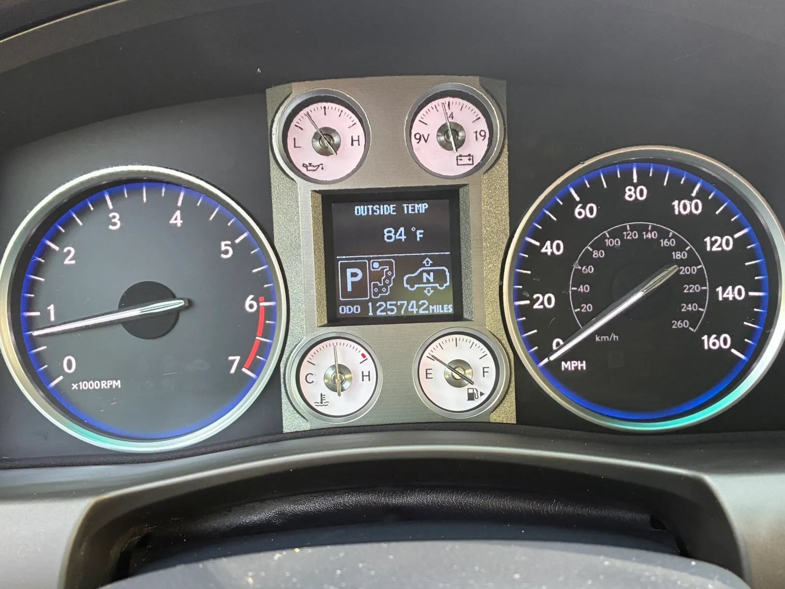 Used 2011 Lexus LX 570 4WD w/ Luxury Pkg image 25