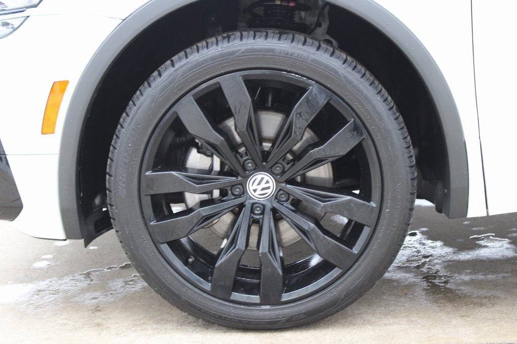 Certified 2021 Volkswagen Tiguan SEL Premium R-Line image 33