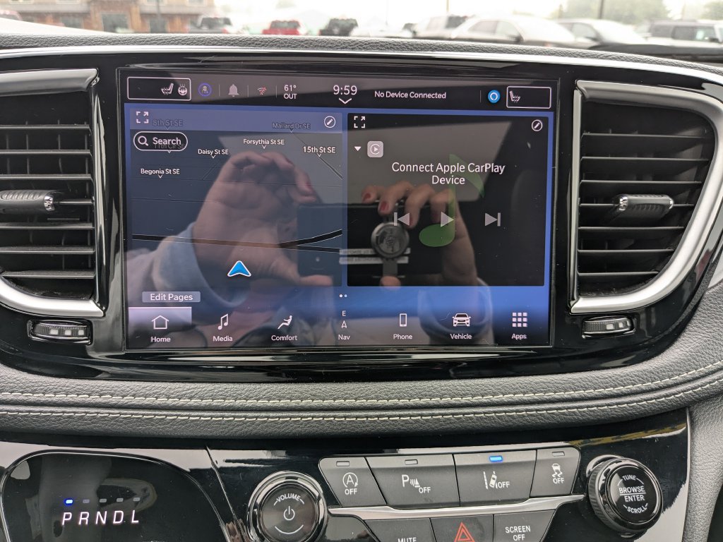 Used 2025 Chrysler Pacifica Limited FWD image 31