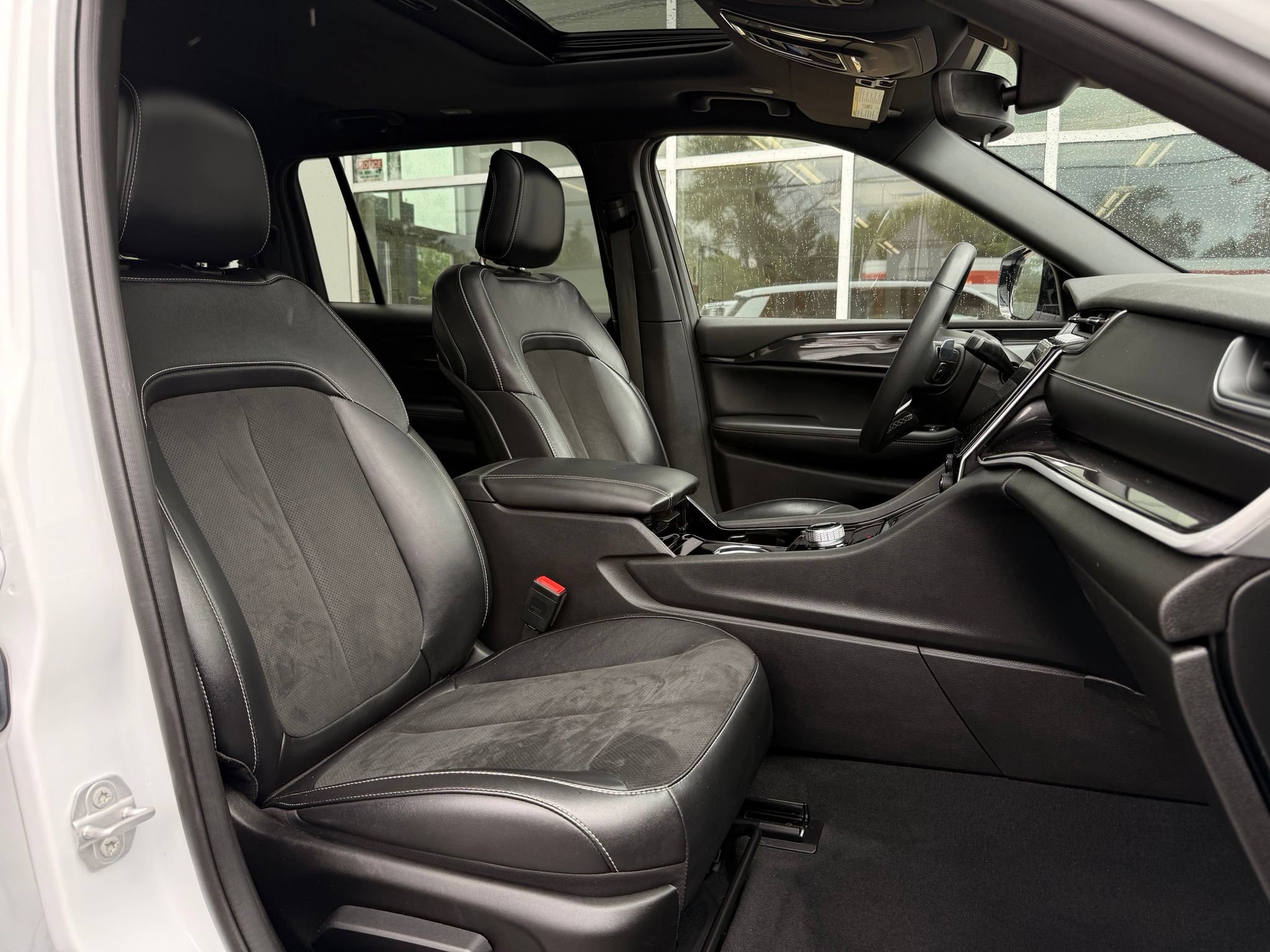 Used 2023 Jeep Grand Cherokee L Laredo AWD/4WD image 18