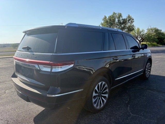 Used 2023 Lincoln Navigator L Reserve AWD/4WD image 4