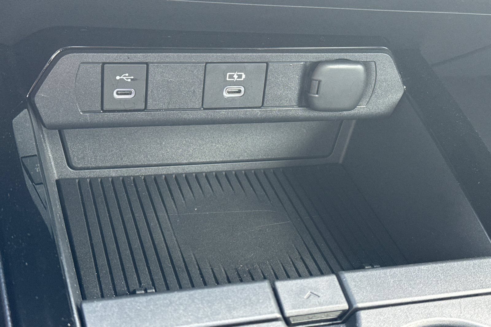 Certified 2025 Toyota Prius LE FWD image 31
